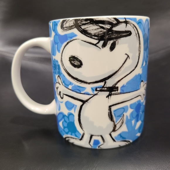 Peanuts Snoopy coffee mug with blue flowers - Picture 1 of 6